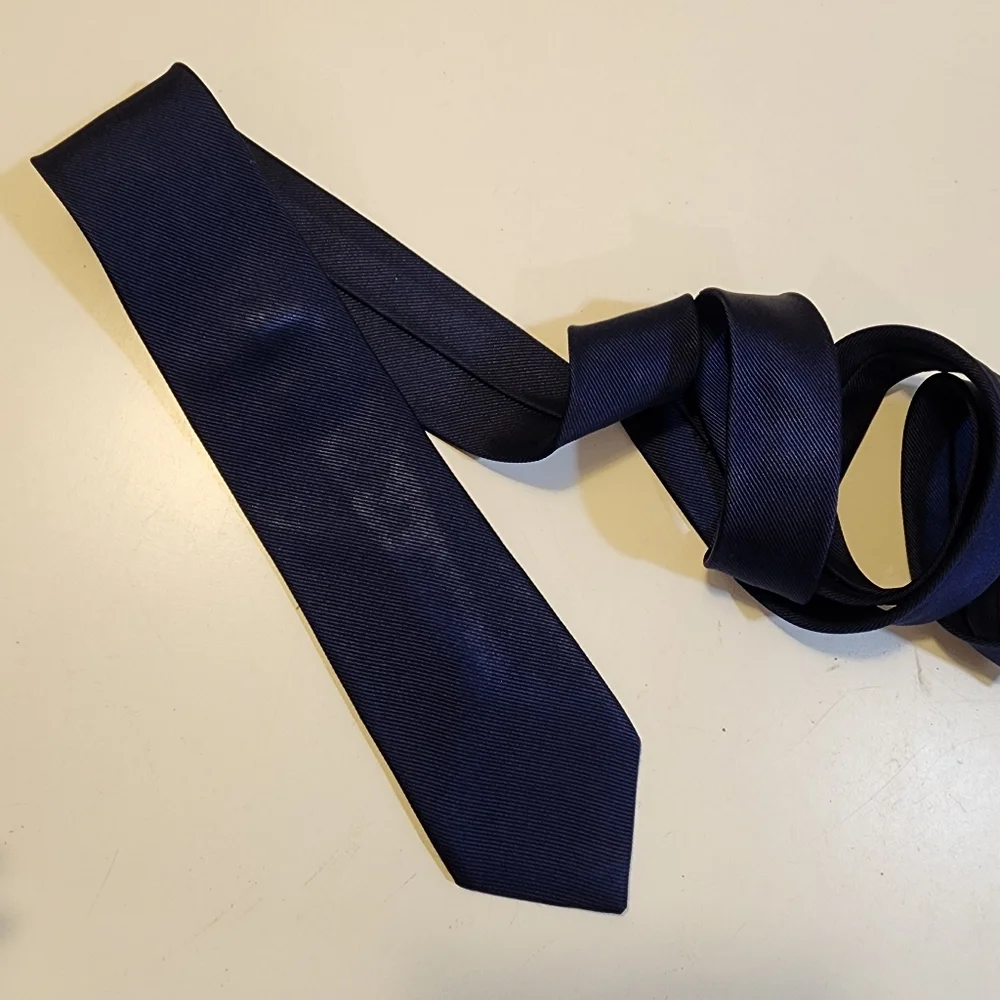 J Crew Elegant Navy Blue Silk Slim Tie